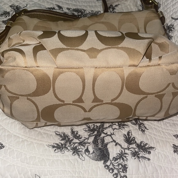 Golden brown Authentic Coach signature purse - Picture 7 of 9
